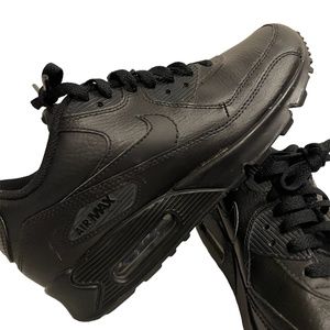 Nike Air Max 90s Women's sz 8 *NEW- never worn* all black